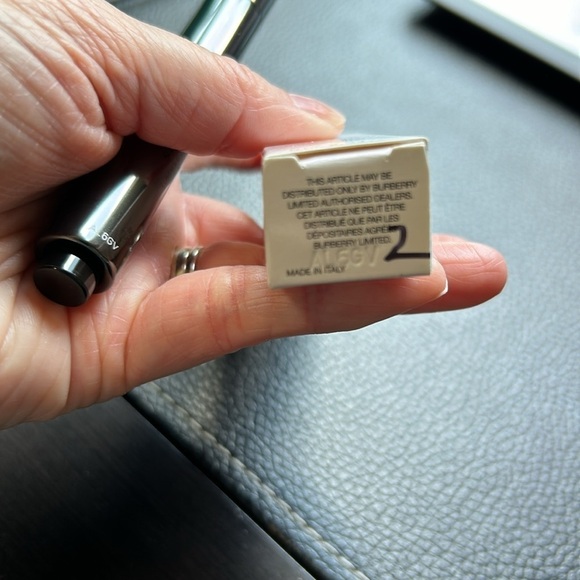 Burberry Sheer Luminous Concealer Tester 07 Walnut 0.08 Oz (2.5 Ml) - Picture 5 of 6